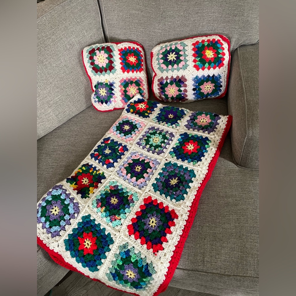 Vintage 70’s Hand Crocheted Multicolor Granny Square throw w 2 matching pillows